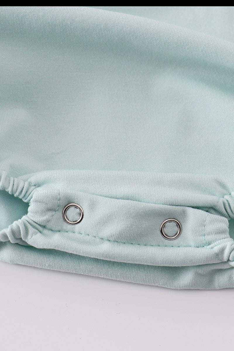 Abby & Evie
Blue tool embroidery bubble