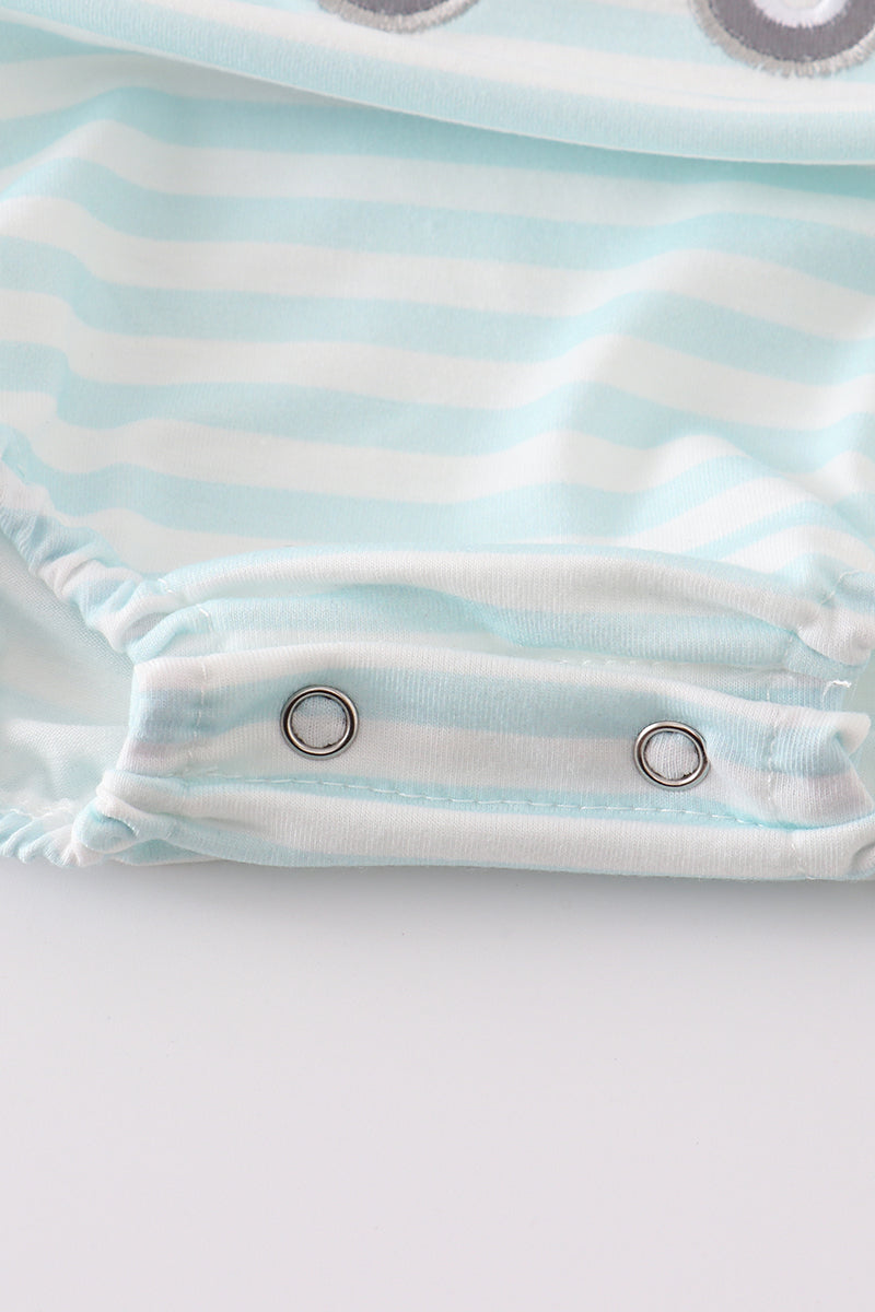 Abby & Evie
Blue stripe crane truck applique bubble