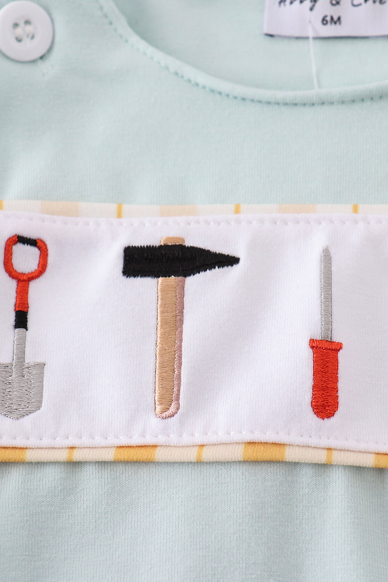 Abby & Evie
Blue tool embroidery bubble