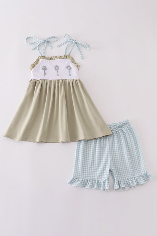 Abby & Evie
Green farm windmill embroidery ruffle shorts set